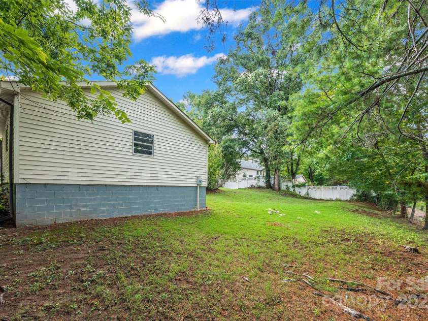 6511 Windyrush Road, Charlotte, NC 28226.  MLS# CAR4289424, YatesRealty ID 32102. 