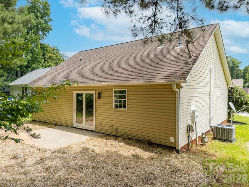 364 Masters Drive, Rock Hill, SC 29732.  MLS# CAR4395193, YatesRealty ID 32106. 