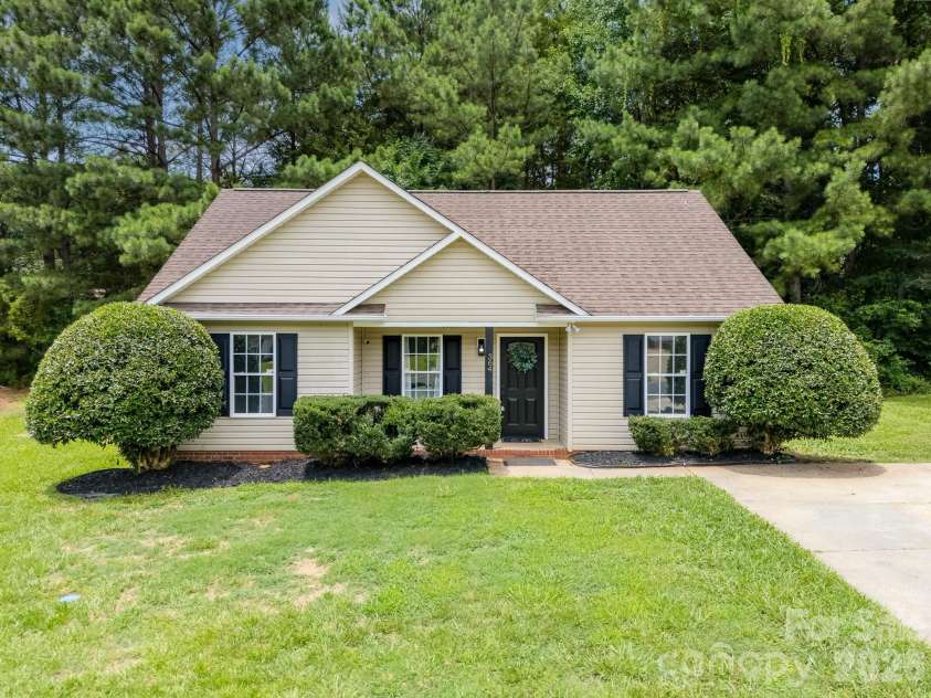 364 Masters Drive, Rock Hill, SC 29732.  MLS# CAR4395193, YatesRealty ID 32106. 