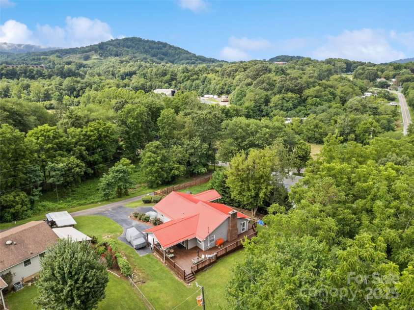 41 Vista Drive, Clyde, NC 28721.  MLS# CAR4290445, YatesRealty ID 32106. 