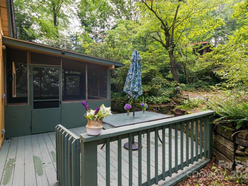 65 Woodfern Drive, Maggie Valley, NC 28751.  MLS# CAR4271866, YatesRealty ID 32107. 