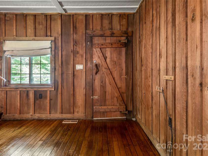 65 Woodfern Drive, Maggie Valley, NC 28751.  MLS# CAR4271866, YatesRealty ID 32107. 