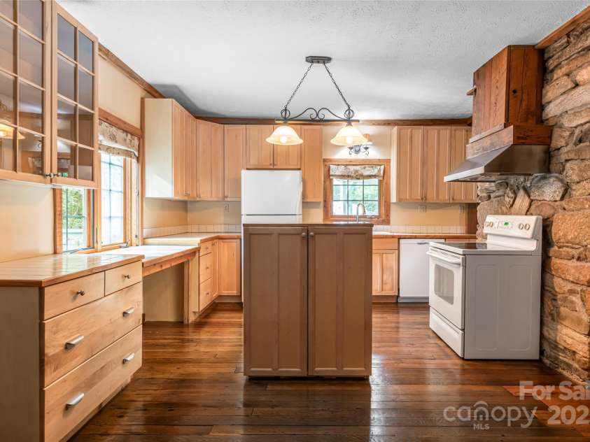 65 Woodfern Drive, Maggie Valley, NC 28751.  MLS# CAR4271866, YatesRealty ID 32107. 
