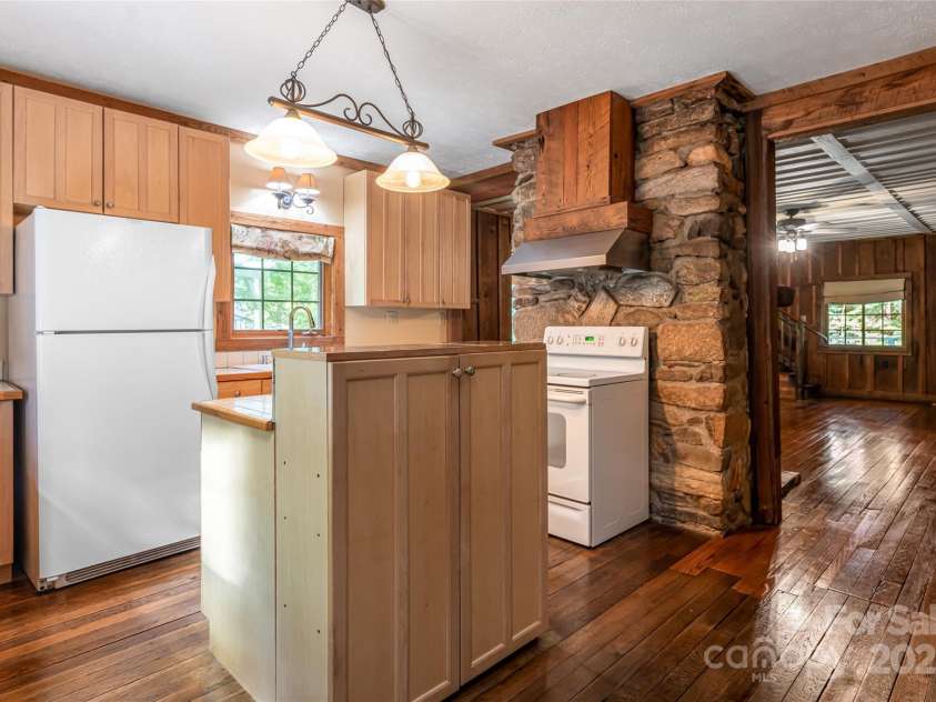 65 Woodfern Drive, Maggie Valley, NC 28751.  MLS# CAR4271866, YatesRealty ID 32107. 