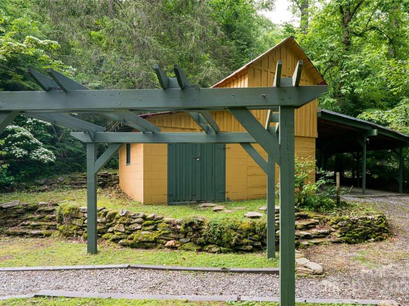 65 Woodfern Drive, Maggie Valley, NC 28751.  MLS# CAR4271866, YatesRealty ID 32107. 