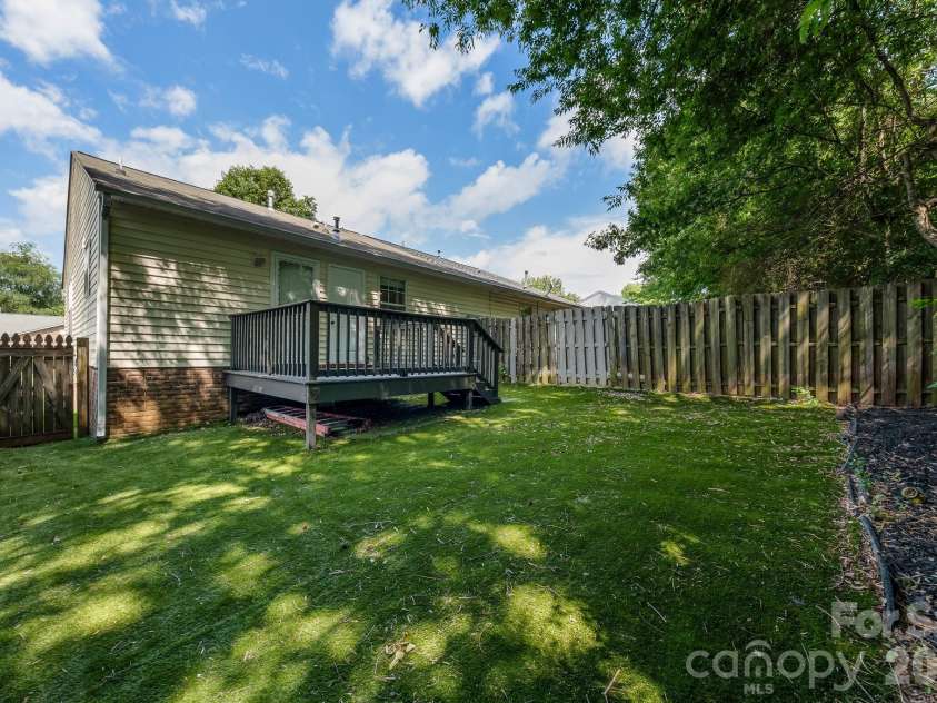 1089 Cherry Meadow Lane, Rock Hill, SC 29732.  MLS# CAR4392176, YatesRealty ID 32109. 