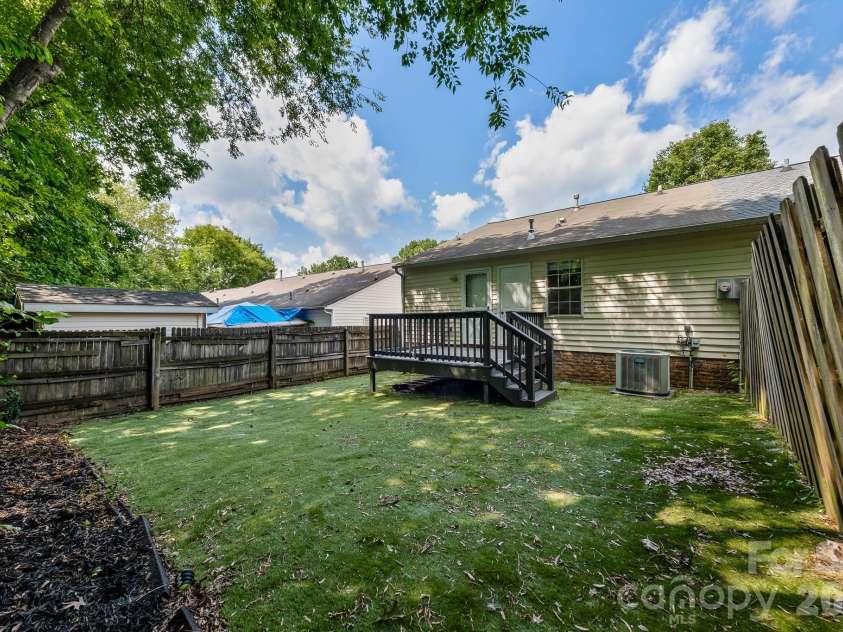 1089 Cherry Meadow Lane, Rock Hill, SC 29732.  MLS# CAR4392176, YatesRealty ID 32109. 