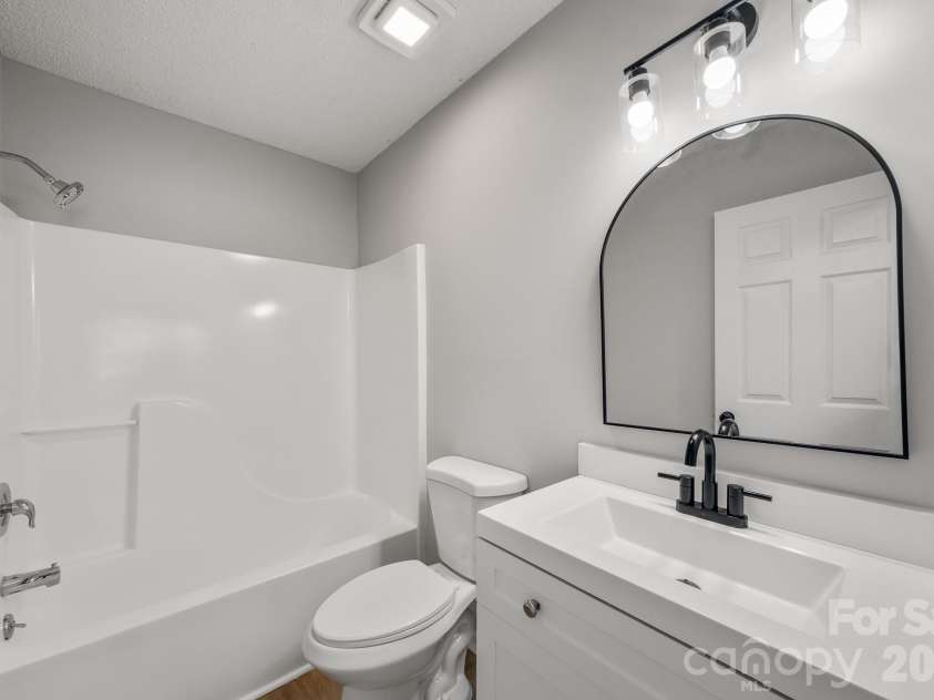 1089 Cherry Meadow Lane, Rock Hill, SC 29732.  MLS# CAR4392176, YatesRealty ID 32109. Guest Bathroom