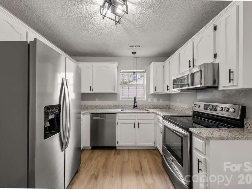 1089 Cherry Meadow Lane, Rock Hill, SC 29732.  MLS# CAR4392176, YatesRealty ID 32109. Kitchen