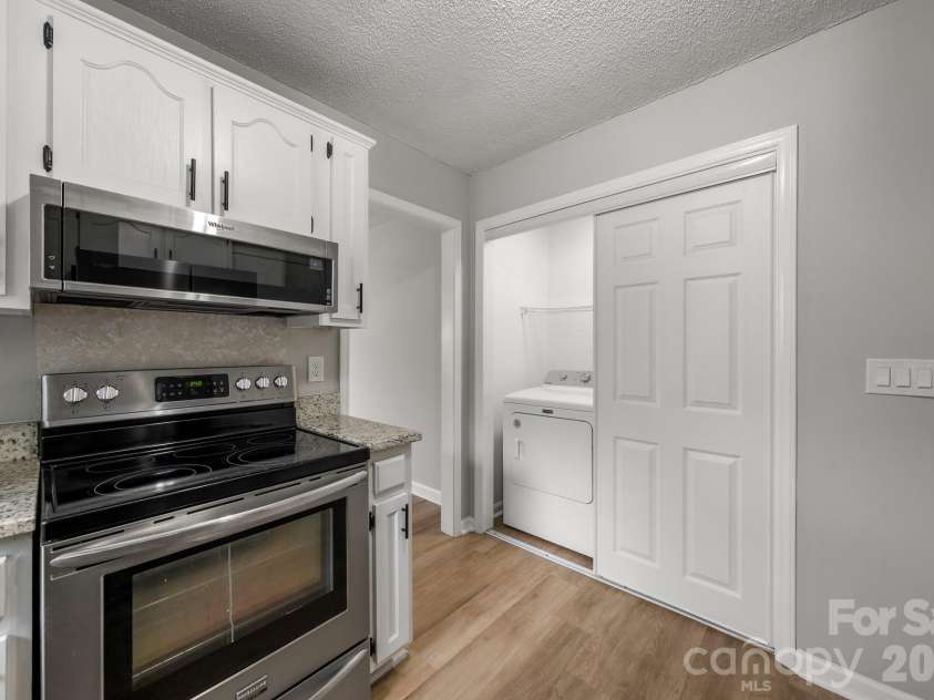 1089 Cherry Meadow Lane, Rock Hill, SC 29732.  MLS# CAR4392176, YatesRealty ID 32109. Kitchen