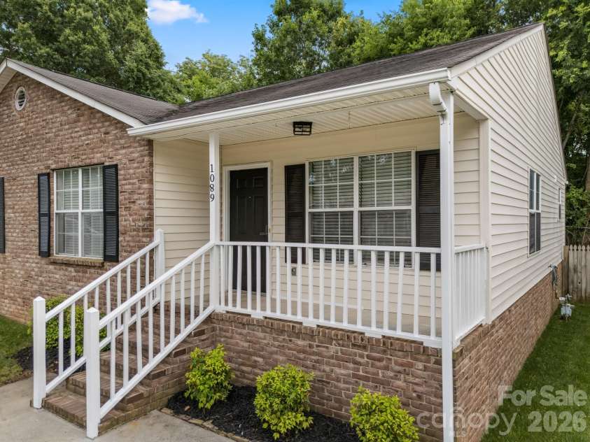 1089 Cherry Meadow Lane, Rock Hill, SC 29732.  MLS# CAR4392176, YatesRealty ID 32109. Welcome to 1089 Cherry Meadow Ln