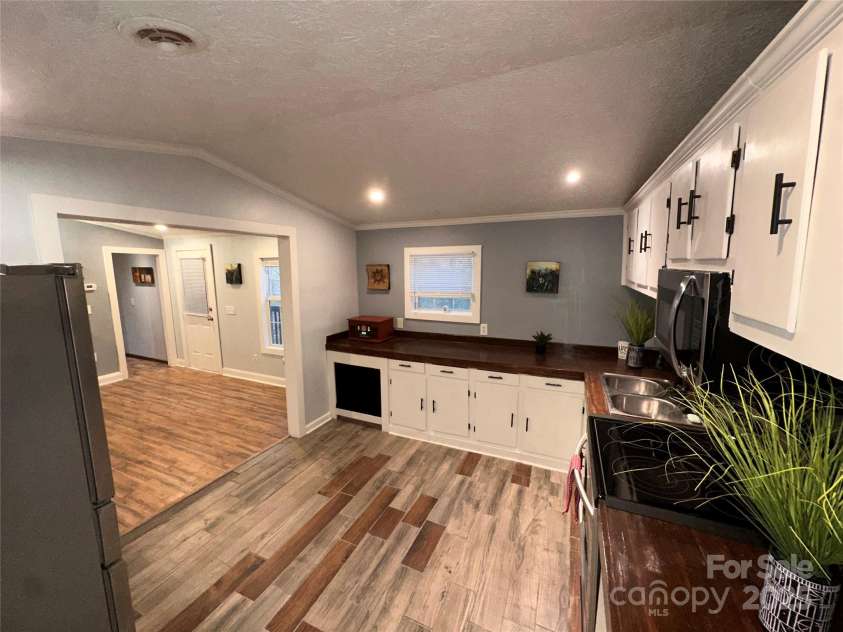 113 Highlander Street, Morganton, NC 28655.  MLS# CAR4220789, YatesRealty ID 3211. 
