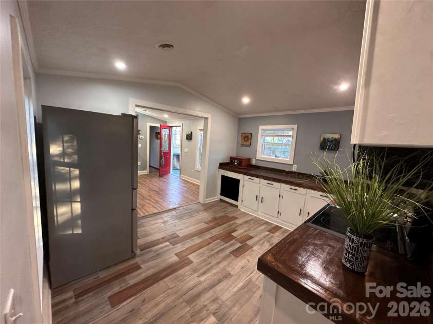 113 Highlander Street, Morganton, NC 28655.  MLS# CAR4220789, YatesRealty ID 3211. Custom Kitchen