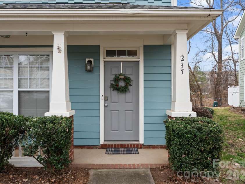 237 Hurston Circle, Charlotte, NC 28208.  MLS# CAR4338505, YatesRealty ID 3211. 
