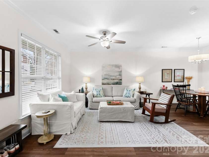 237 Hurston Circle, Charlotte, NC 28208.  MLS# CAR4338505, YatesRealty ID 3211. 