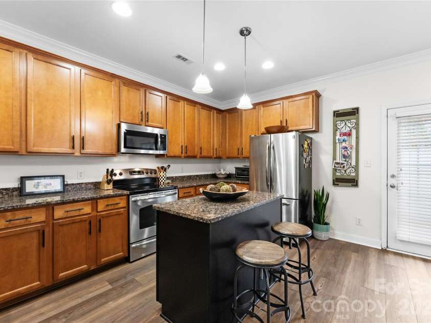 237 Hurston Circle, Charlotte, NC 28208.  MLS# CAR4338505, YatesRealty ID 3211. 