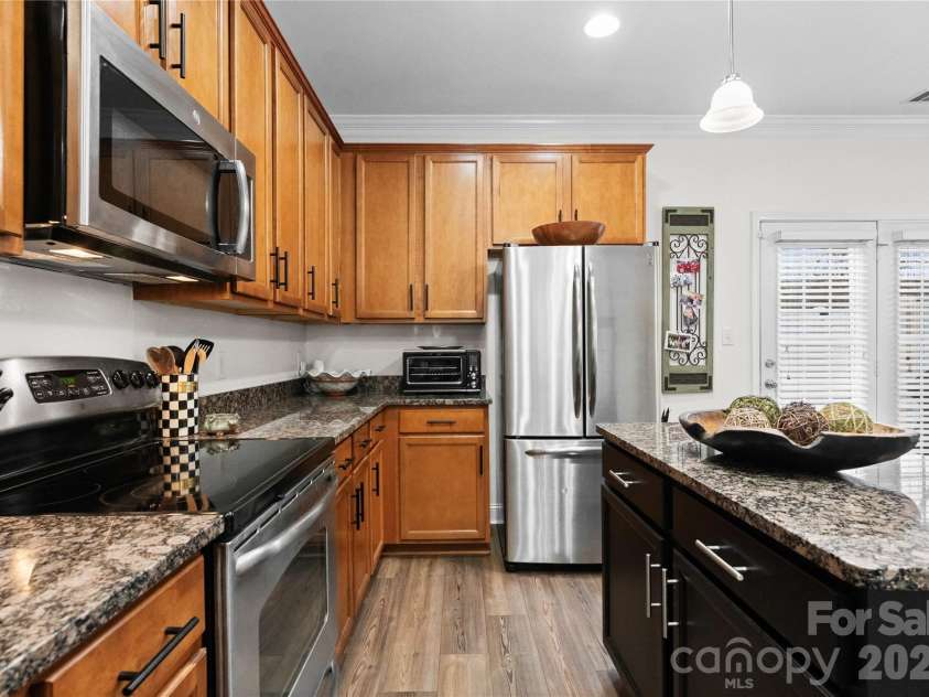 237 Hurston Circle, Charlotte, NC 28208.  MLS# CAR4338505, YatesRealty ID 3211. 