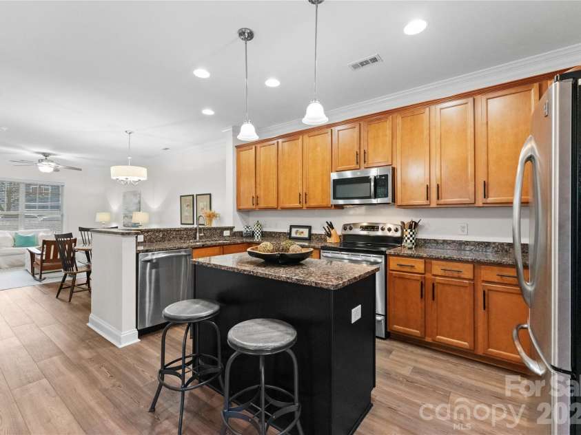 237 Hurston Circle, Charlotte, NC 28208.  MLS# CAR4338505, YatesRealty ID 3211. 