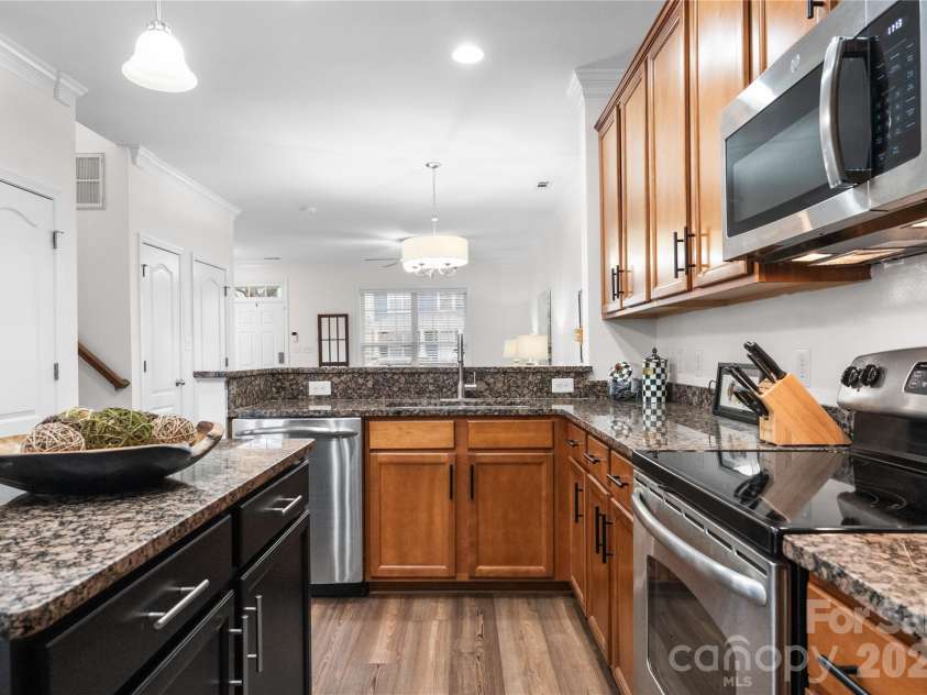 237 Hurston Circle, Charlotte, NC 28208.  MLS# CAR4338505, YatesRealty ID 3211. 