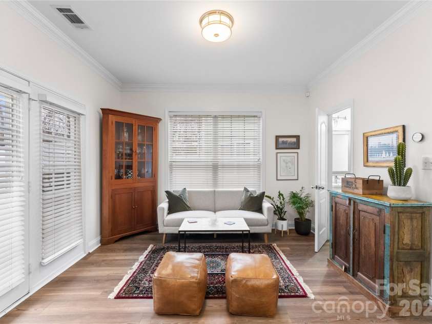 237 Hurston Circle, Charlotte, NC 28208.  MLS# CAR4338505, YatesRealty ID 3211. 