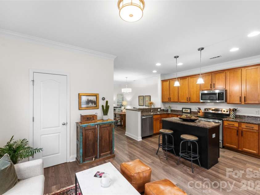 237 Hurston Circle, Charlotte, NC 28208.  MLS# CAR4338505, YatesRealty ID 3211. 