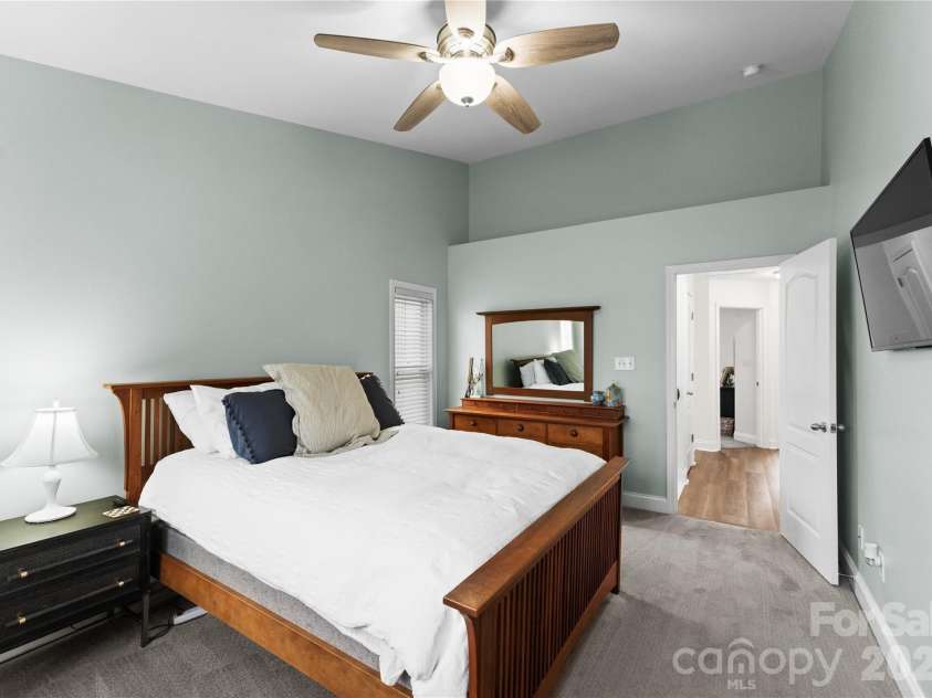 237 Hurston Circle, Charlotte, NC 28208.  MLS# CAR4338505, YatesRealty ID 3211. 