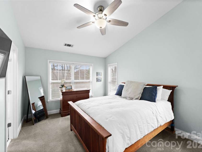 237 Hurston Circle, Charlotte, NC 28208.  MLS# CAR4338505, YatesRealty ID 3211. 