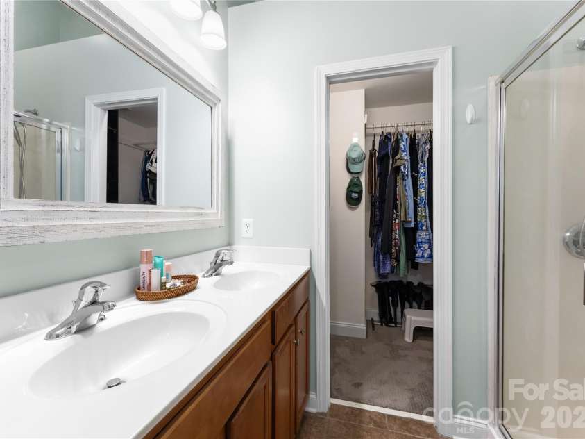 237 Hurston Circle, Charlotte, NC 28208.  MLS# CAR4338505, YatesRealty ID 3211. 