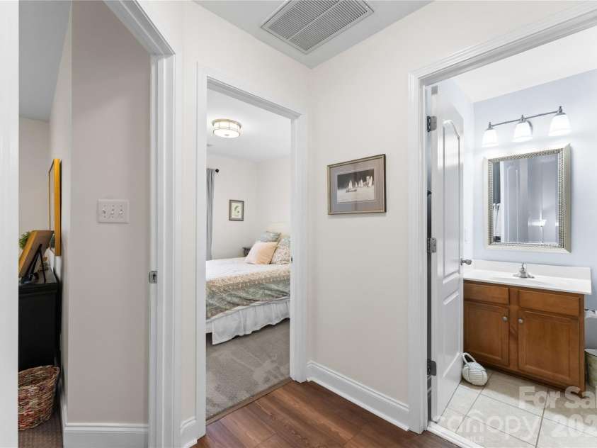 237 Hurston Circle, Charlotte, NC 28208.  MLS# CAR4338505, YatesRealty ID 3211. 