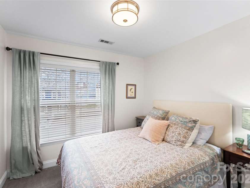 237 Hurston Circle, Charlotte, NC 28208.  MLS# CAR4338505, YatesRealty ID 3211. 