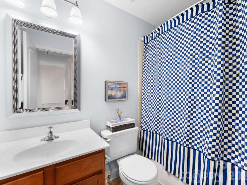 237 Hurston Circle, Charlotte, NC 28208.  MLS# CAR4338505, YatesRealty ID 3211. 