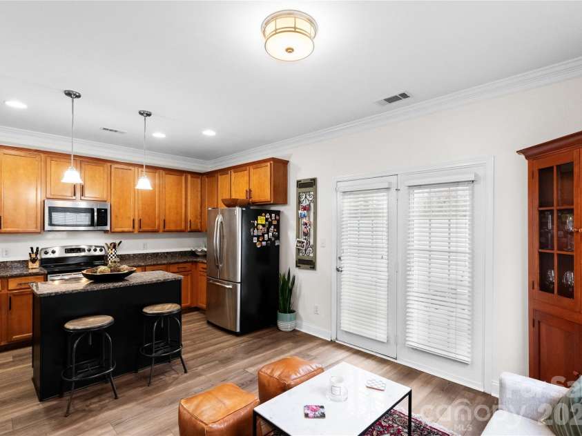 237 Hurston Circle, Charlotte, NC 28208.  MLS# CAR4338505, YatesRealty ID 3211. 