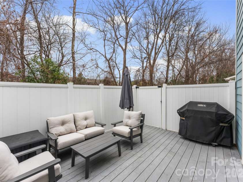 237 Hurston Circle, Charlotte, NC 28208.  MLS# CAR4338505, YatesRealty ID 3211. 