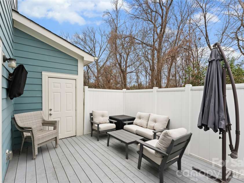 237 Hurston Circle, Charlotte, NC 28208.  MLS# CAR4338505, YatesRealty ID 3211. 