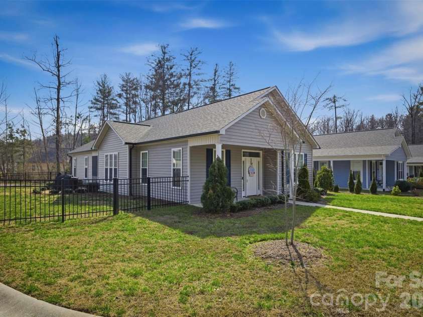 152 Eagles Landing, Morganton, NC 28655.  MLS# CAR4380510, YatesRealty ID 32111. 