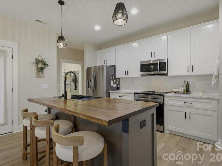 152 Eagles Landing, Morganton, NC 28655.  MLS# CAR4380510, YatesRealty ID 32111. 