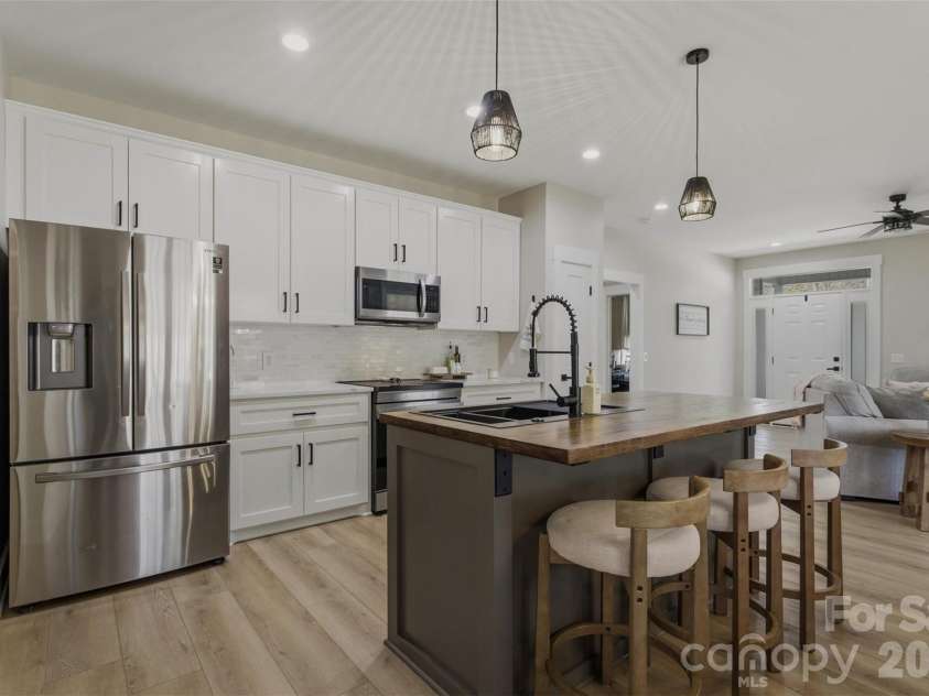 152 Eagles Landing, Morganton, NC 28655.  MLS# CAR4380510, YatesRealty ID 32111. 