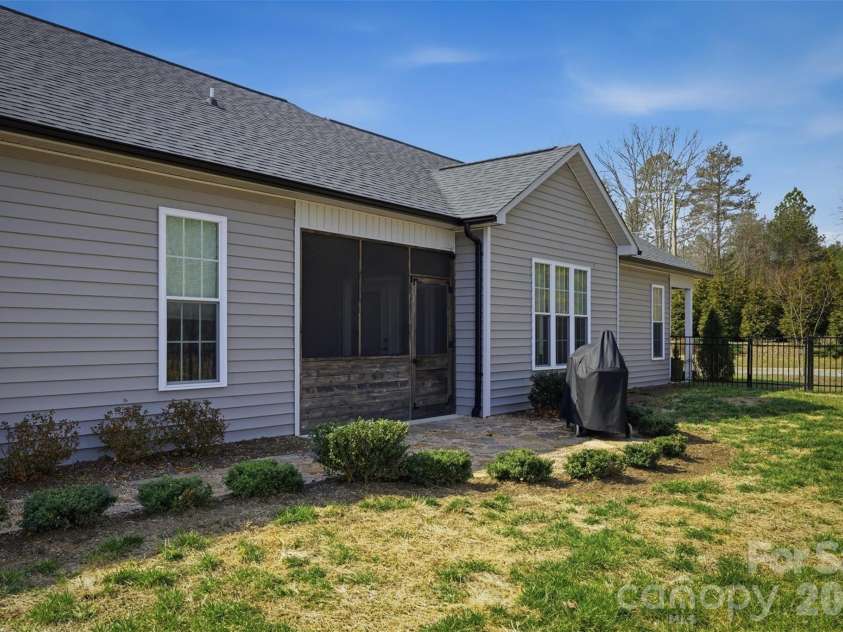 152 Eagles Landing, Morganton, NC 28655.  MLS# CAR4380510, YatesRealty ID 32111. 