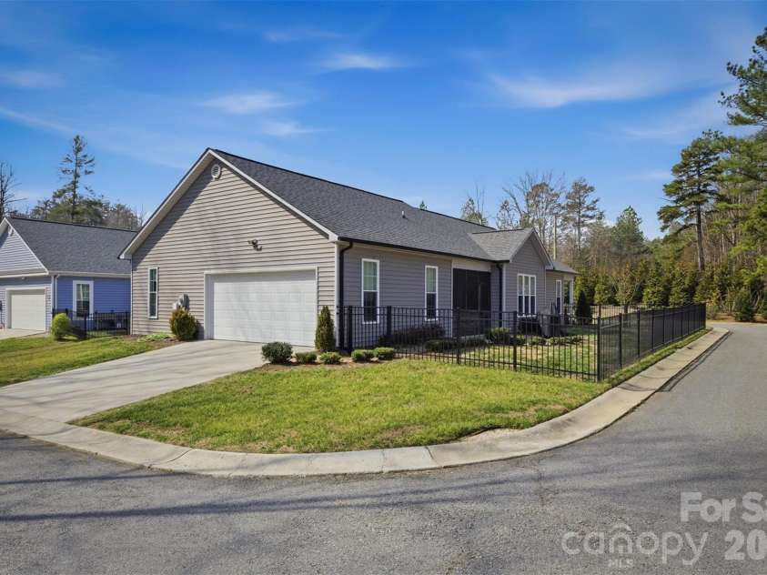 152 Eagles Landing, Morganton, NC 28655.  MLS# CAR4380510, YatesRealty ID 32111. 