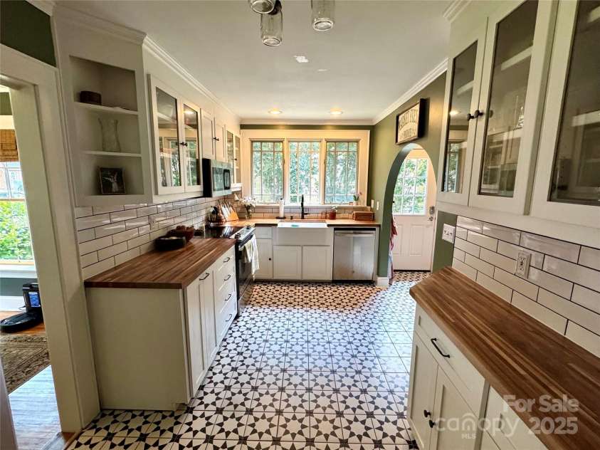 162 Louise Drive, Concord, NC 28025.  MLS# CAR4287693, YatesRealty ID 32114. 