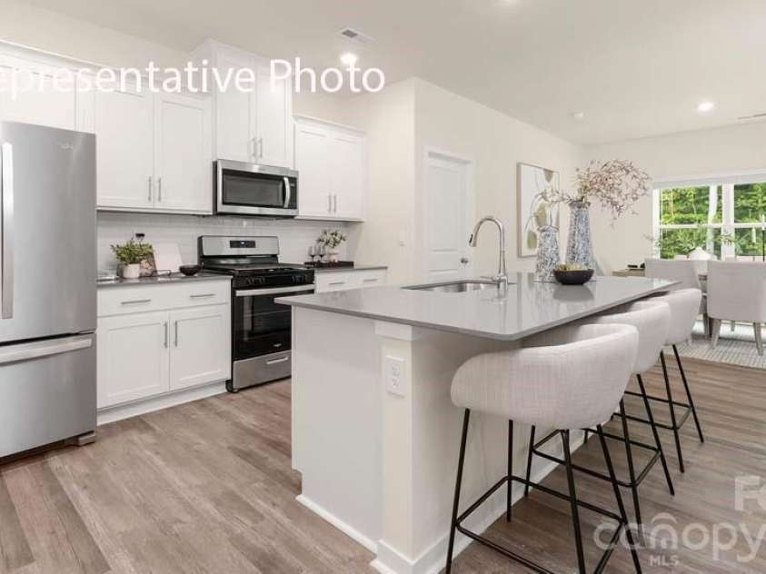 620 17th Avenue Drive, Hickory, NC 28601.  MLS# CAR4395377, YatesRealty ID 32115. 
