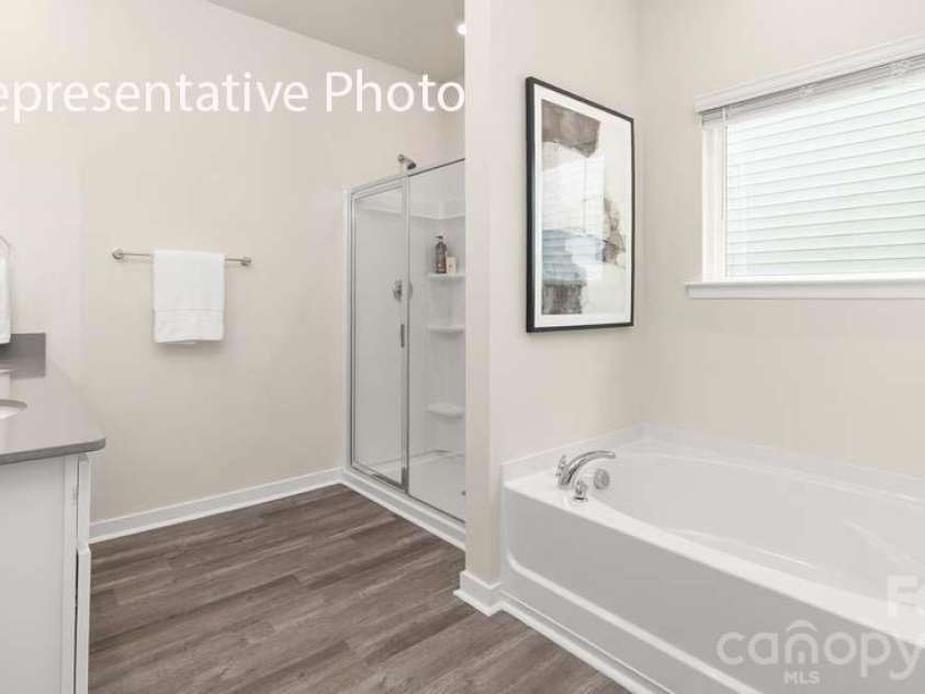 620 17th Avenue Drive, Hickory, NC 28601.  MLS# CAR4395377, YatesRealty ID 32115. 