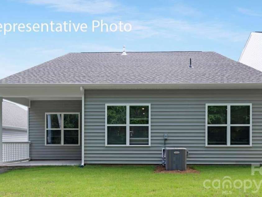 620 17th Avenue Drive, Hickory, NC 28601.  MLS# CAR4395377, YatesRealty ID 32115. 