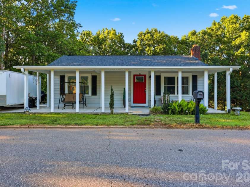 32 Highland Avenue, Granite Falls, NC 28630.  MLS# CAR4395467, YatesRealty ID 32116. 