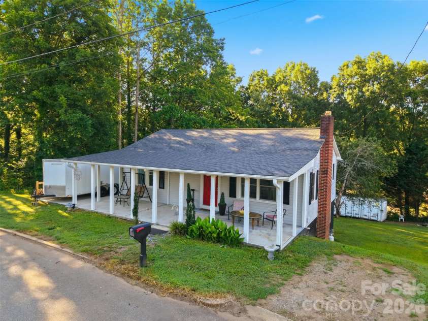 32 Highland Avenue, Granite Falls, NC 28630.  MLS# CAR4395467, YatesRealty ID 32116. 