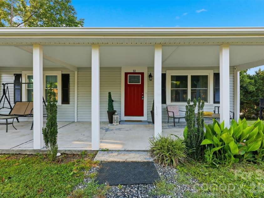 32 Highland Avenue, Granite Falls, NC 28630.  MLS# CAR4395467, YatesRealty ID 32116. 