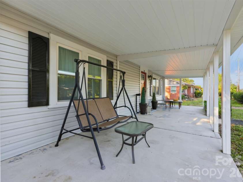 32 Highland Avenue, Granite Falls, NC 28630.  MLS# CAR4395467, YatesRealty ID 32116. 
