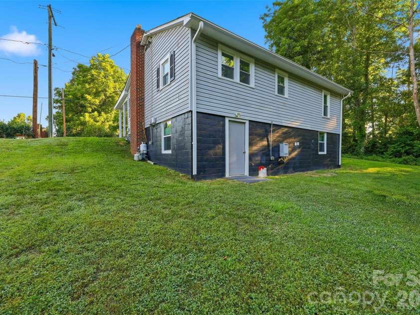 32 Highland Avenue, Granite Falls, NC 28630.  MLS# CAR4395467, YatesRealty ID 32116. 