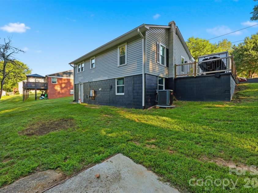 32 Highland Avenue, Granite Falls, NC 28630.  MLS# CAR4395467, YatesRealty ID 32116. 