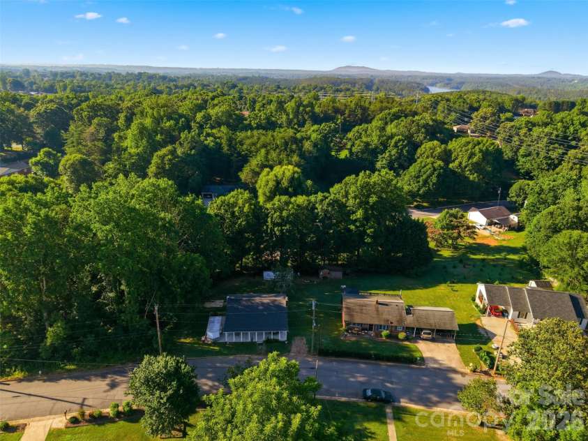 32 Highland Avenue, Granite Falls, NC 28630.  MLS# CAR4395467, YatesRealty ID 32116. 